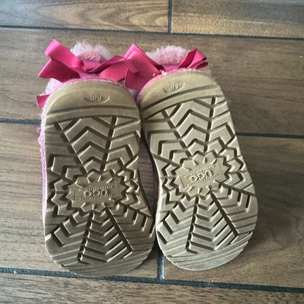 UGG Bailey Bow II kids pink boots size 5/6